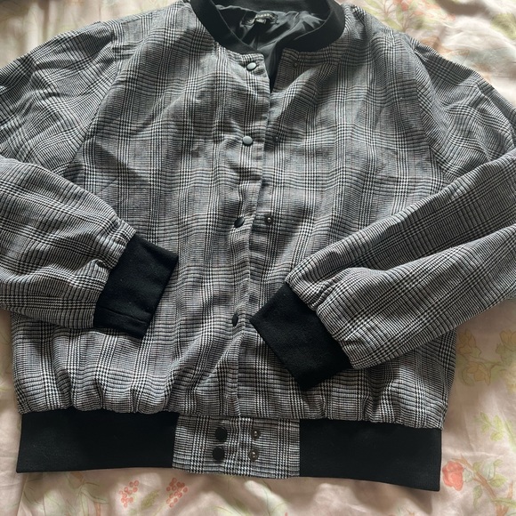 Sold - Picture 3 of 11